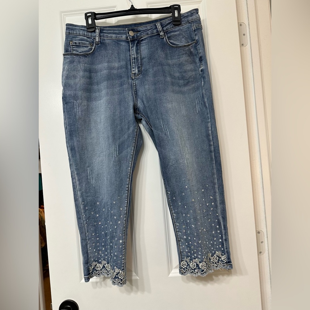Unbranded distressed Denim Capri Jeans Size 12, beautiful rhinestones on legs